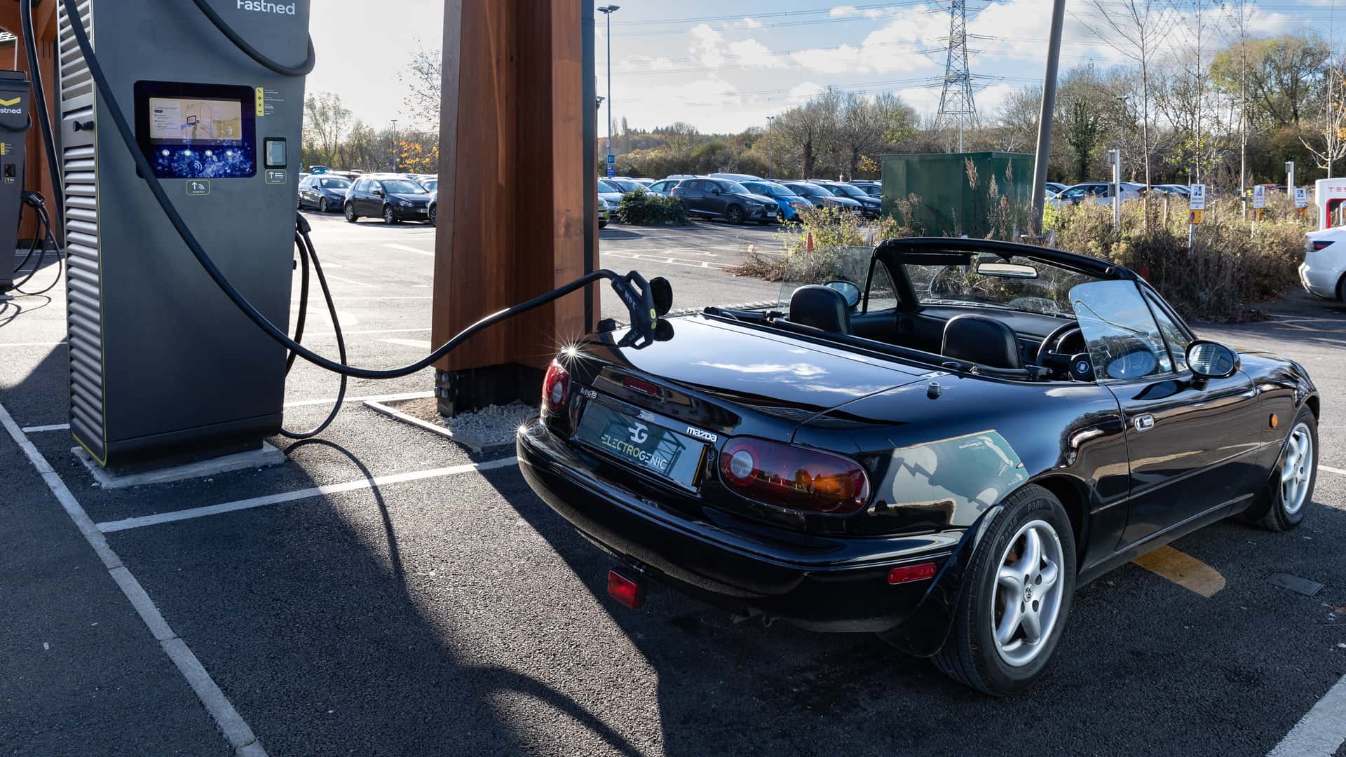 Elektrifizierter Mazda MX-5 NA - Ansicht 2 Elektrifizierter Mazda MX-5 NA - Ansicht 2