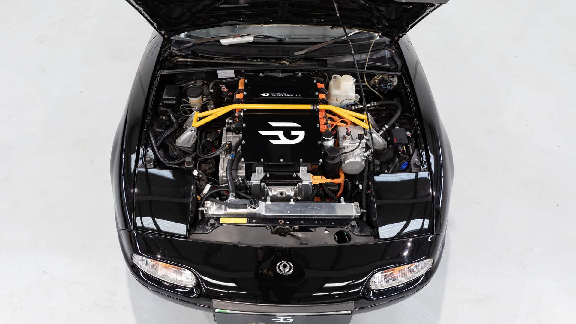 Elektrifizierter Mazda MX-5 NA - Ansicht 3 Elektrifizierter Mazda MX-5 NA - Ansicht 3