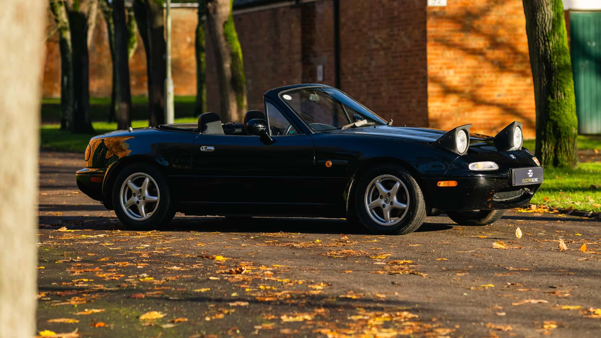 Elektrifizierter Mazda MX-5 NA - Ansicht 4 Elektrifizierter Mazda MX-5 NA - Ansicht 4