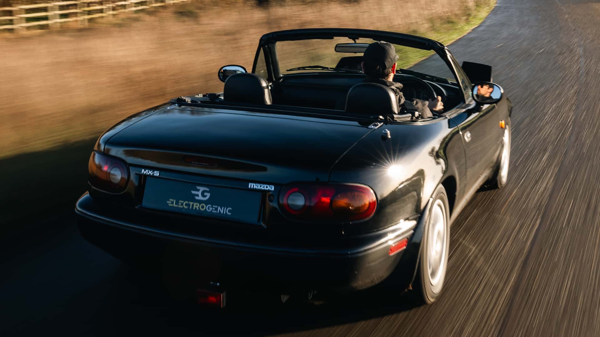 Elektrifizierter Mazda MX-5 NA - Ansicht 5 Elektrifizierter Mazda MX-5 NA - Ansicht 5