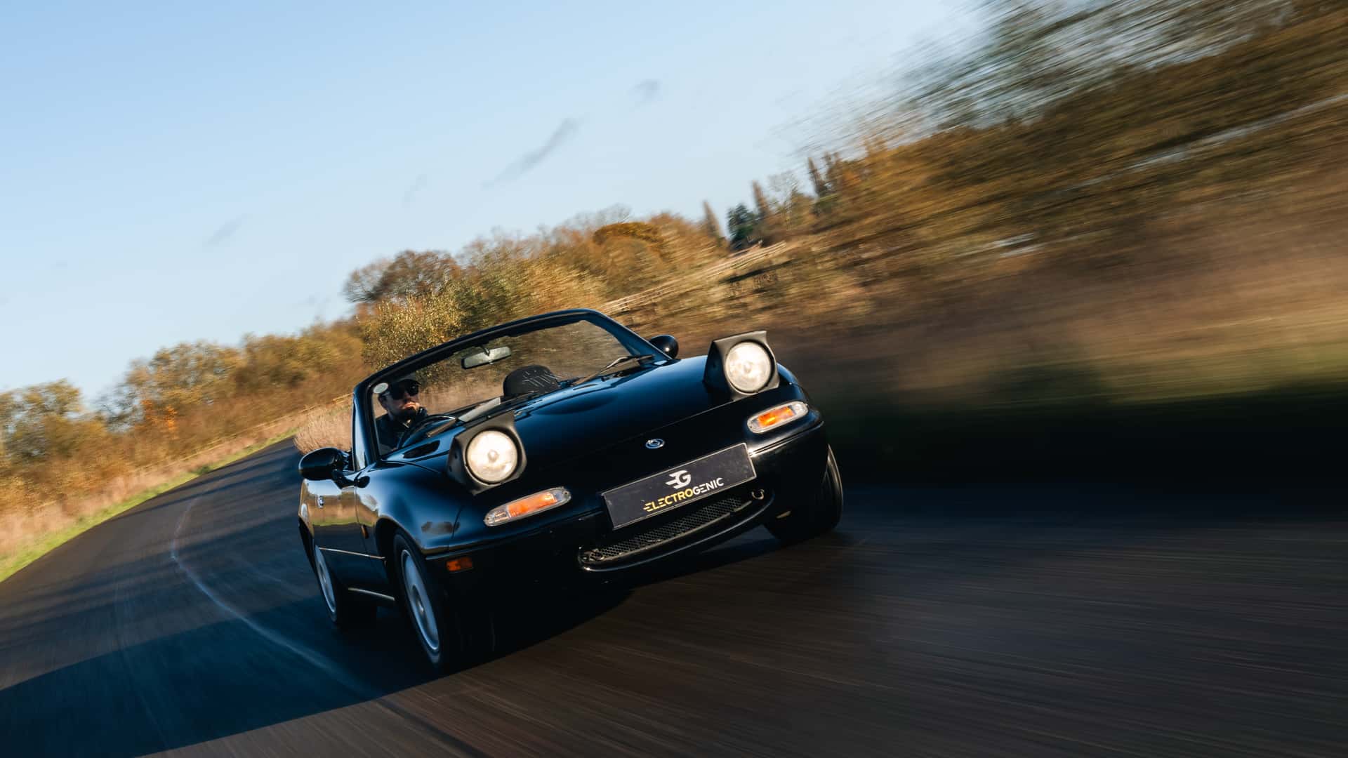Elektrifizierter Mazda MX-5 NA - Gesamtansicht Elektrifizierter Mazda MX-5 NA - Gesamtansicht