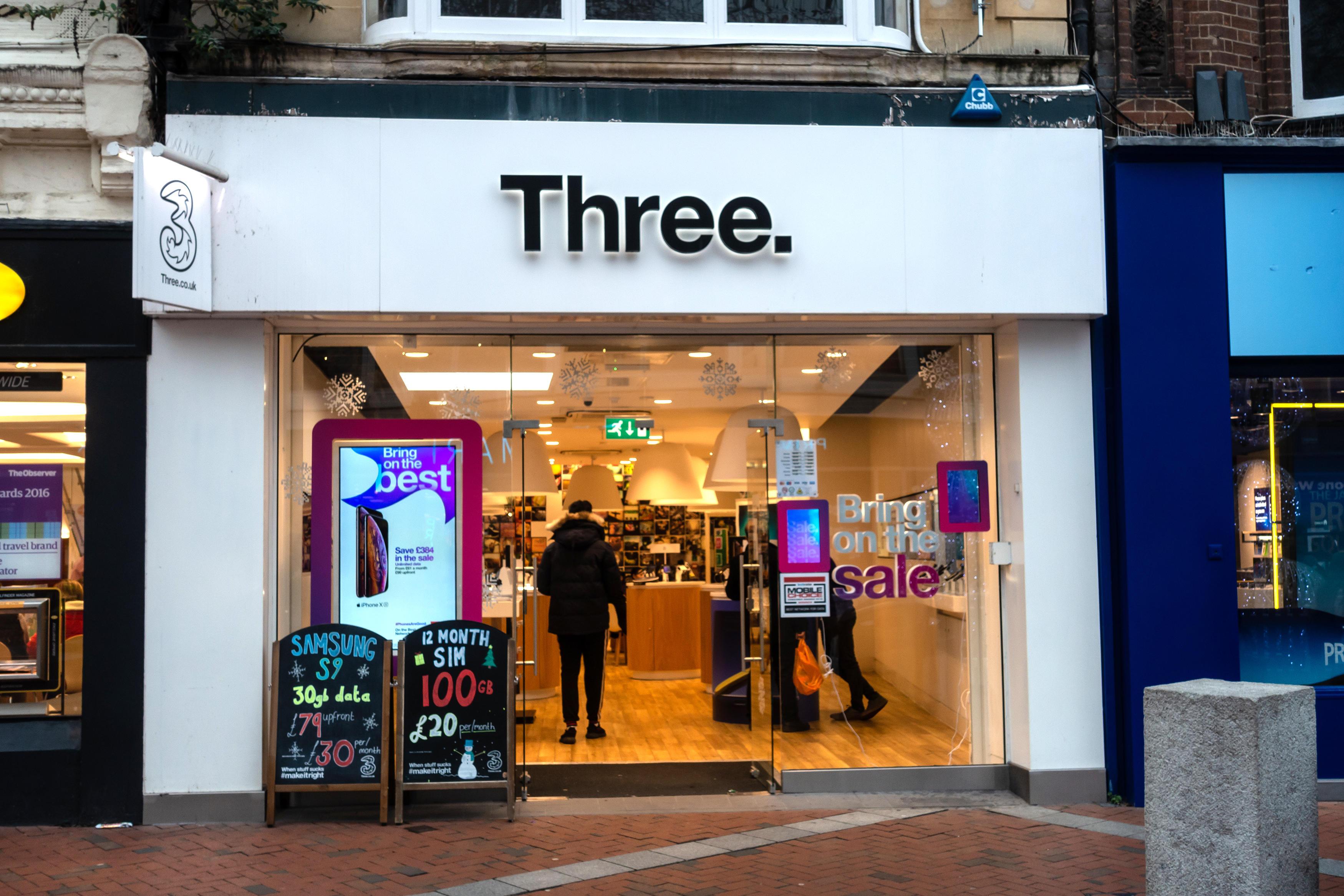 Der Mobilfunkanbieter Three hat einen Business-Breitbandtarif mit 5G und einer Durchschnittsgeschwindigkeit von 100 Mbit/s zu einem Preis von 14,17 £ eingeführt. Der Mobilfunkanbieter Three hat einen Business-Breitbandtarif mit 5G und einer Durchschnittsgeschwindigkeit von 100 Mbit/s zu einem Preis von 14,17 £ eingeführt.