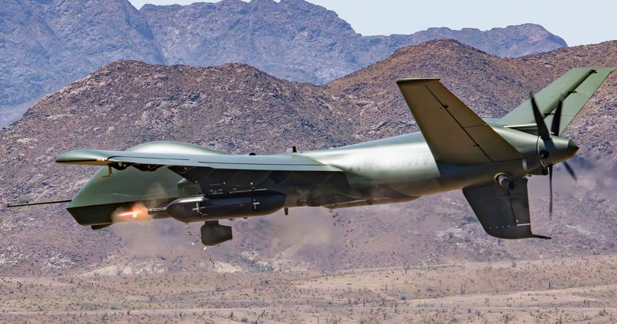 GA-ASI hat Kampfaufnahmen der hochmodernen Mojave-Drohne veröffentlicht, die mit zwei rotierenden Maschinengewehren und 16 AGM-114 Hellfire-Raketen ausgestattet ist. GA-ASI hat Kampfaufnahmen der hochmodernen Mojave-Drohne veröffentlicht, die mit zwei rotierenden Maschinengewehren und 16 AGM-114 Hellfire-Raketen ausgestattet ist.