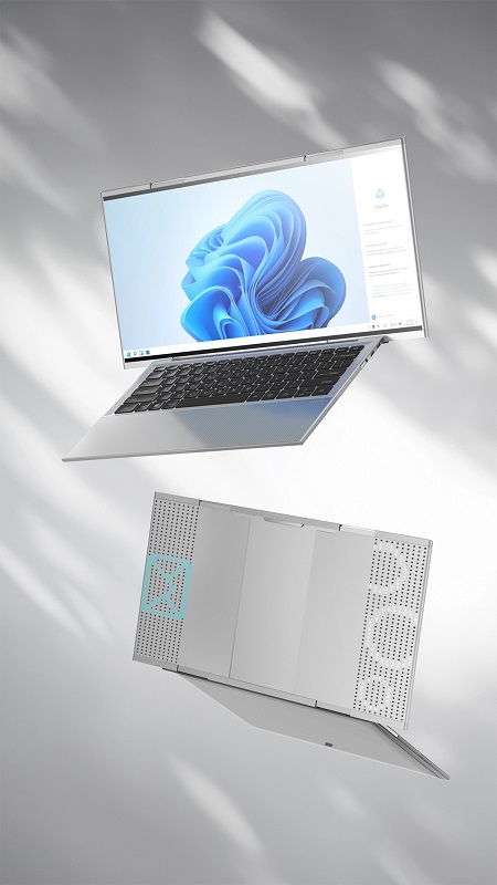 Bildschirm eines Compal-Notebooks im ausgefahrenen Zustand Bildschirm eines Compal-Notebooks im ausgefahrenen Zustand
