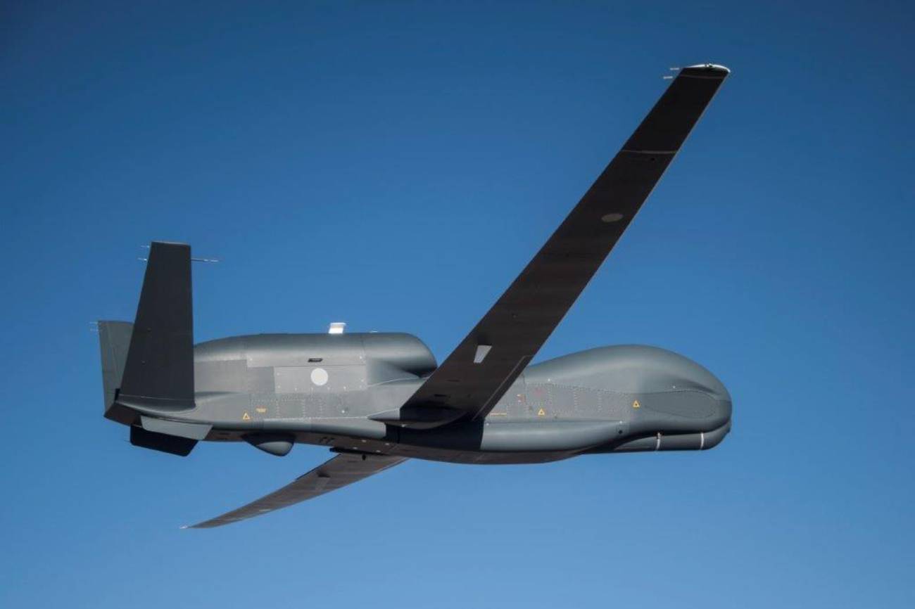 Die strategische US-Drohne RQ-4B Global Hawk hat einen siebenstündigen Einsatz über dem Schwarzen Meer absolviert und sich dabei bis auf 150 Kilometer der Krim genähert-2 Die strategische US-Drohne RQ-4B Global Hawk hat einen siebenstündigen Einsatz über dem Schwarzen Meer absolviert und sich dabei bis auf 150 Kilometer der Krim genähert-2