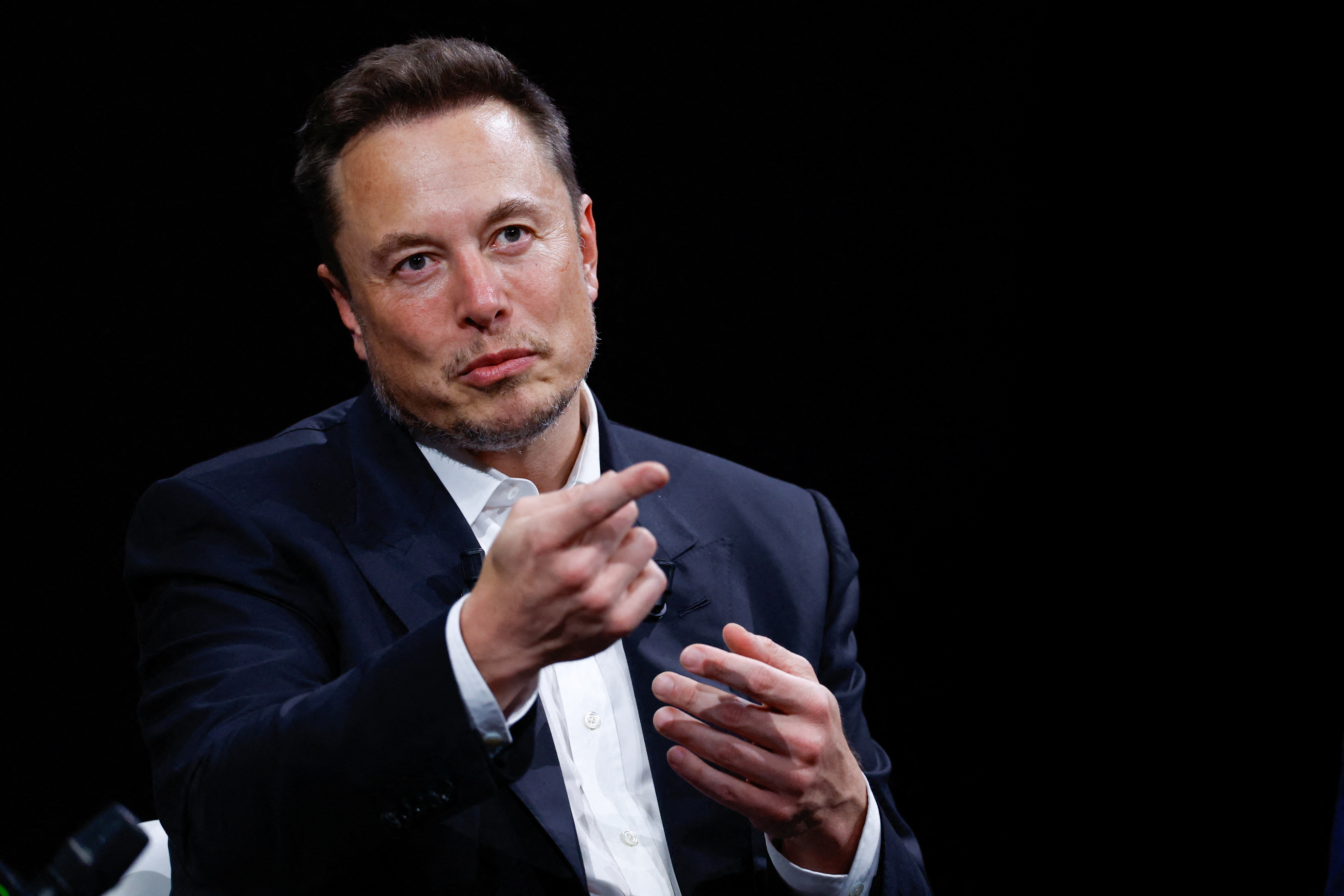 Elon Musk nimmt am KI-Sicherheitsgipfel von Rishi Sunak im Bletchley Park teil Elon Musk nimmt am KI-Sicherheitsgipfel von Rishi Sunak im Bletchley Park teil