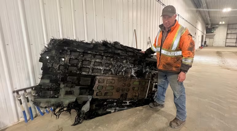 "Geschenk" vom Himmel: Ein kanadischer Bauer fand auf seinem Feld ein 40 Kilogramm schweres Stück Weltraumschrott - vermutlich das Wrack einer SpaceX-Rakete-3
