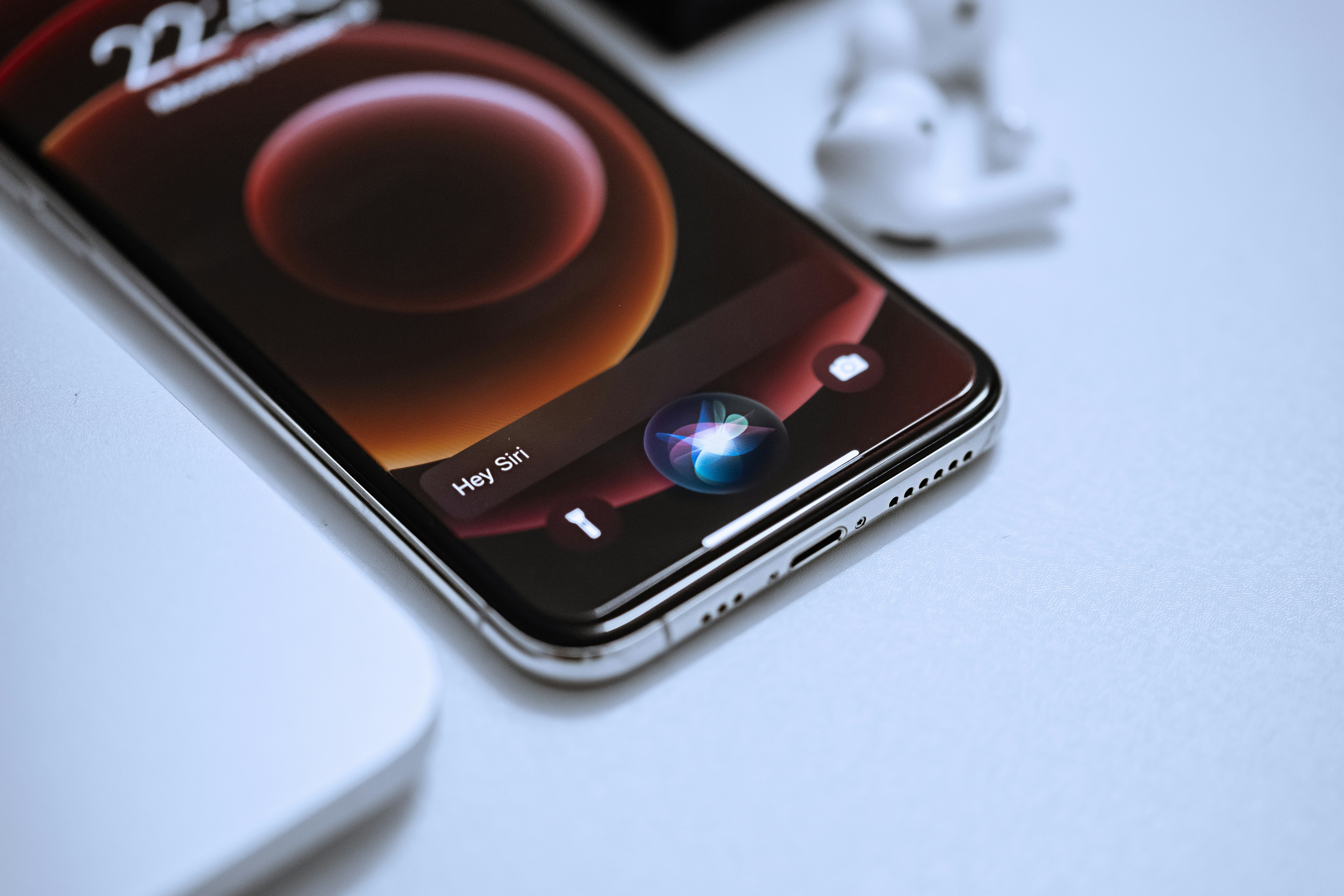 Apple prüft die Möglichkeit, den Begriff "Siri" zugunsten von künstlicher Intelligenz fallen zu lassen Apple prüft die Möglichkeit, den Begriff "Siri" zugunsten von künstlicher Intelligenz fallen zu lassen