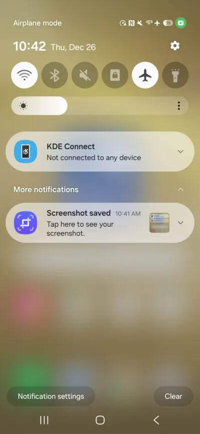 Zusammenklappbare Benachrichtigungen in One UI 7.0 Zusammenklappbare Benachrichtigungen in One UI 7.0