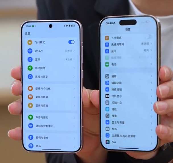 Oppo Find X8s auf der linken Seite und Apple iPhone 16 Pro auf der rechten Seite Oppo Find X8s auf der linken Seite und Apple iPhone 16 Pro auf der rechten Seite