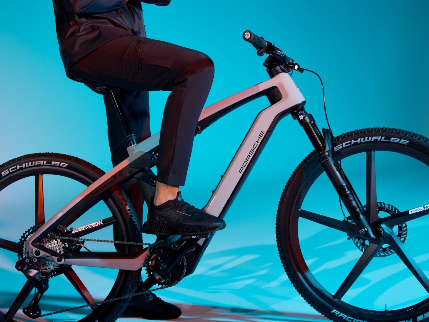 Das Elektrofahrrad Porsche eBike Sport in Aktion Das Elektrofahrrad Porsche eBike Sport in Aktion
