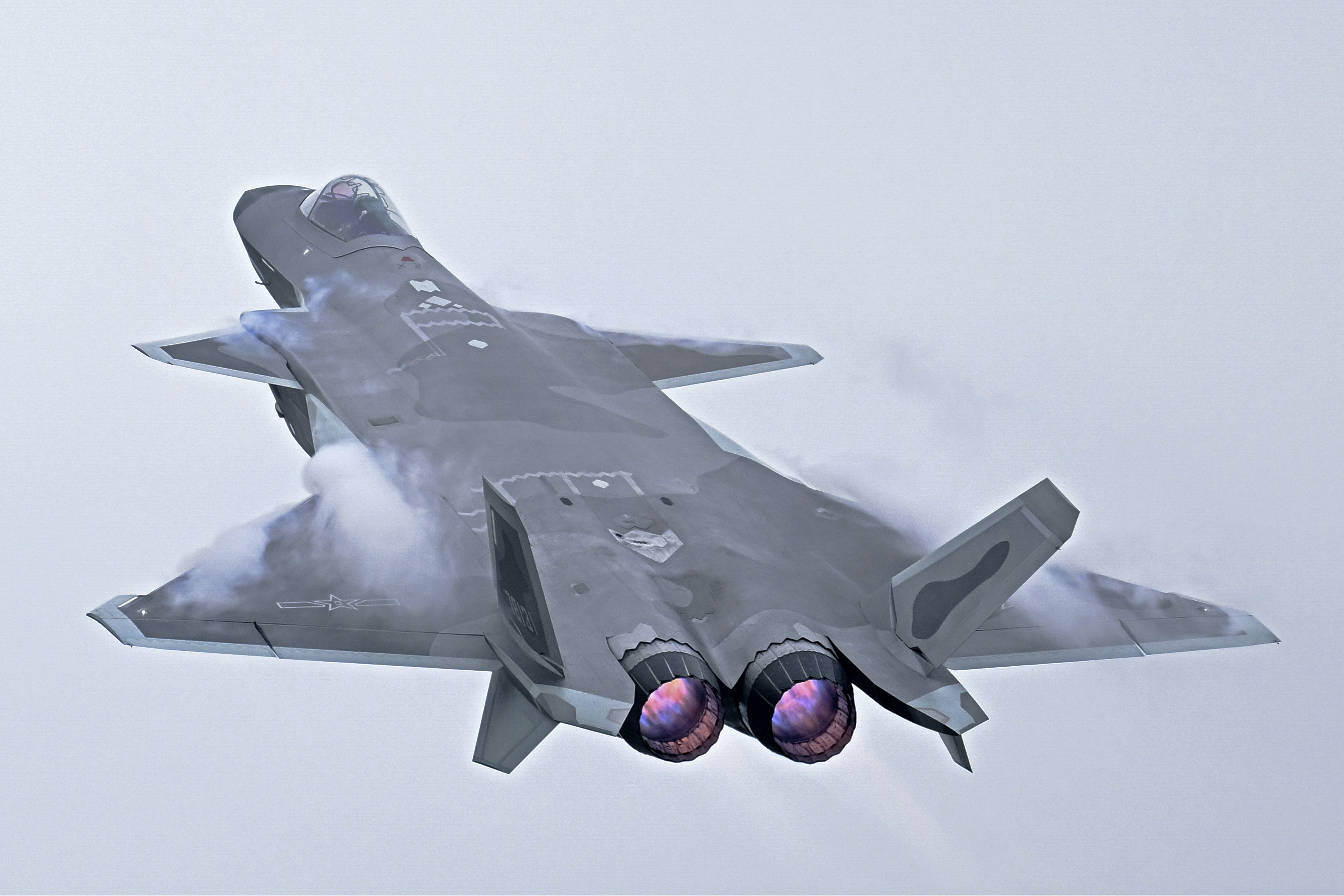 China verbessert seinen Kampfjet der fünften Generation J-20 Mighty Dragon, um den US F-22 Raptor zu übertreffen-2 China verbessert seinen Kampfjet der fünften Generation J-20 Mighty Dragon, um den US F-22 Raptor zu übertreffen-2