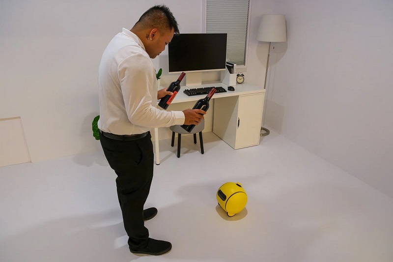 Ballie Roboter-Assistent mit Projektor Ballie Roboter-Assistent mit Projektor