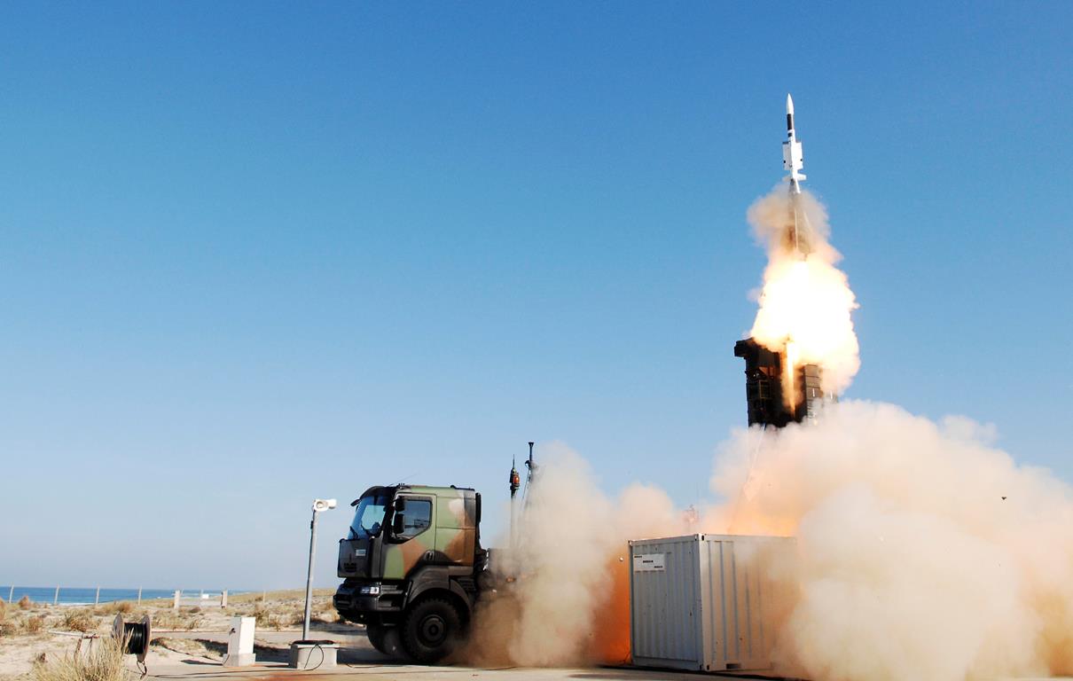 Abschuss einer Aster 30-Rakete von einem SAMP/T-Kampffahrzeug aus. Illustration: MBDA