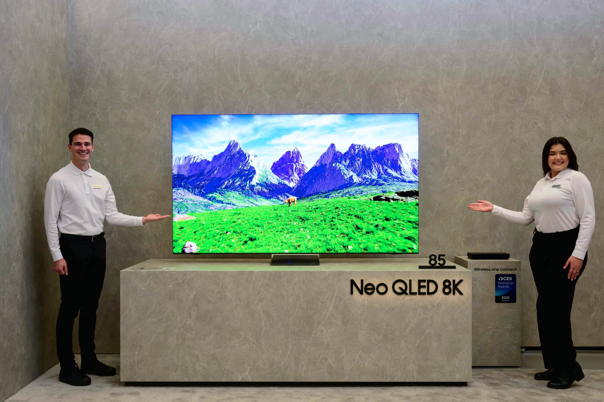 Samsung Neo QLED 8K 2025 Samsung Neo QLED 8K 2025 TV mit einer Diagonale von 85 Zoll.
