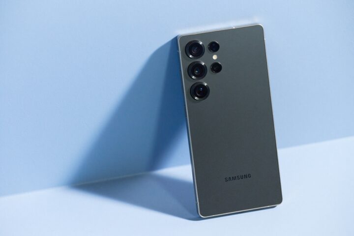 Samsung Galaxy S25 Ultra in der Farbe Titanium Black Samsung Galaxy S25 Ultra in der Farbe Titanium Black