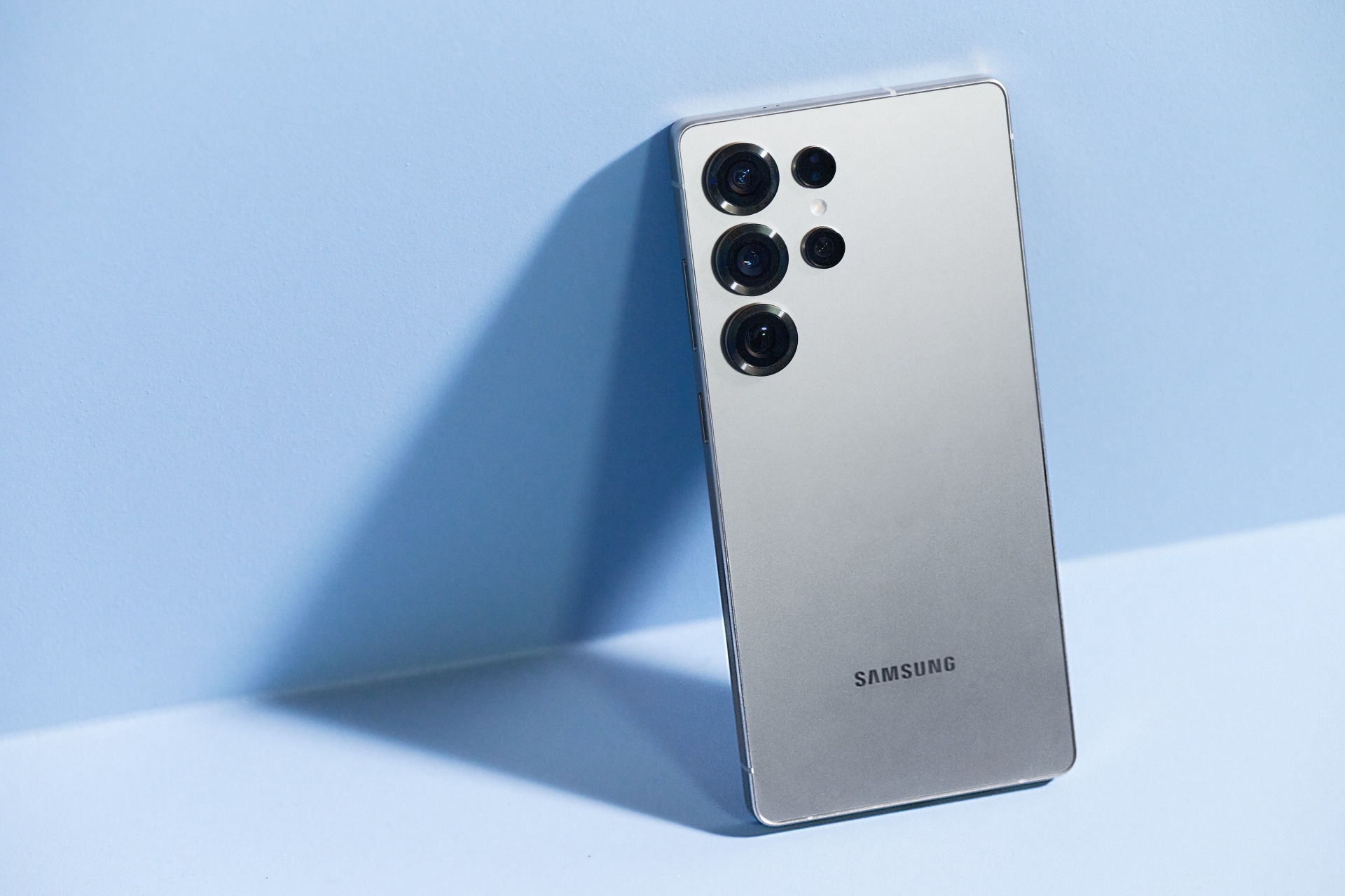Samsung Galaxy S25 Ultra in der Farbe Titanium Grey Samsung Galaxy S25 Ultra in der Farbe Titanium Grey