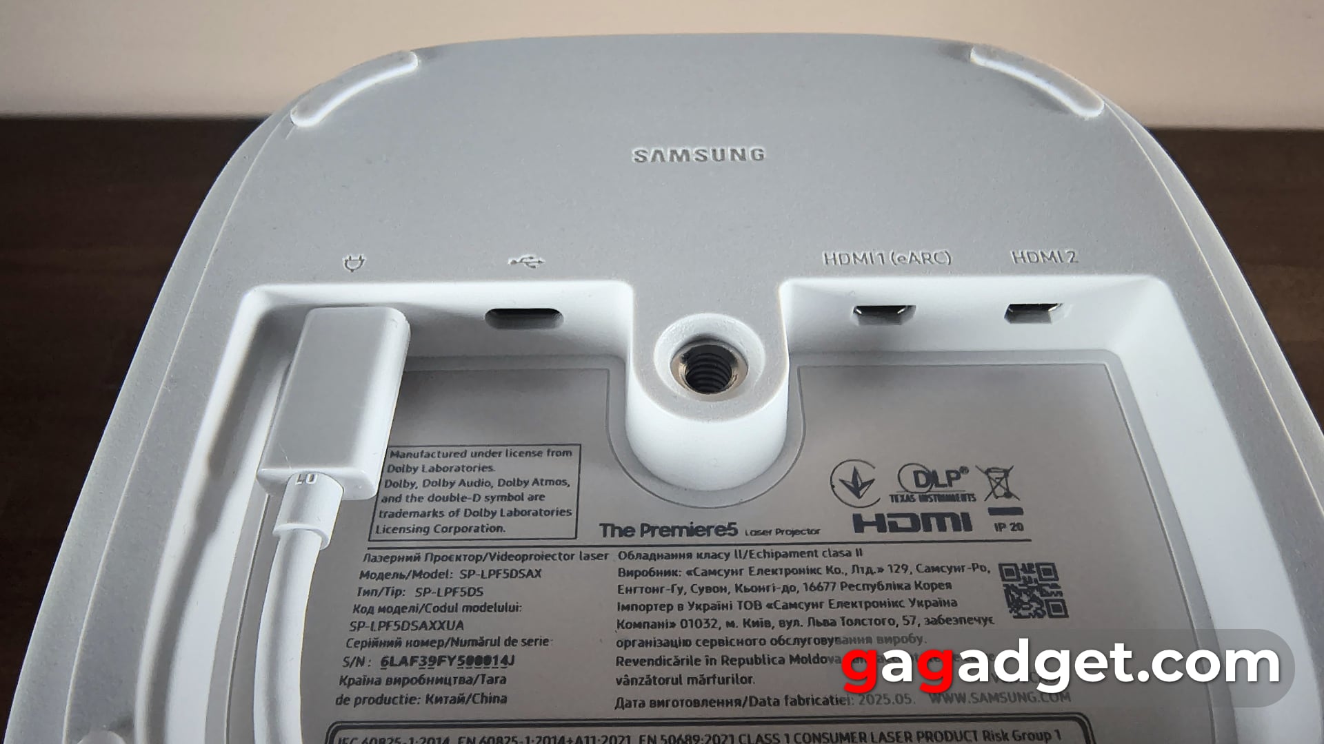 Jetzt ist Ihr Schreibtisch berührungsempfindlich: Test des interaktiven Laserprojektors Samsung The Premiere 5-10 Jetzt ist Ihr Schreibtisch berührungsempfindlich: Test des interaktiven Laserprojektors Samsung The Premiere 5-10