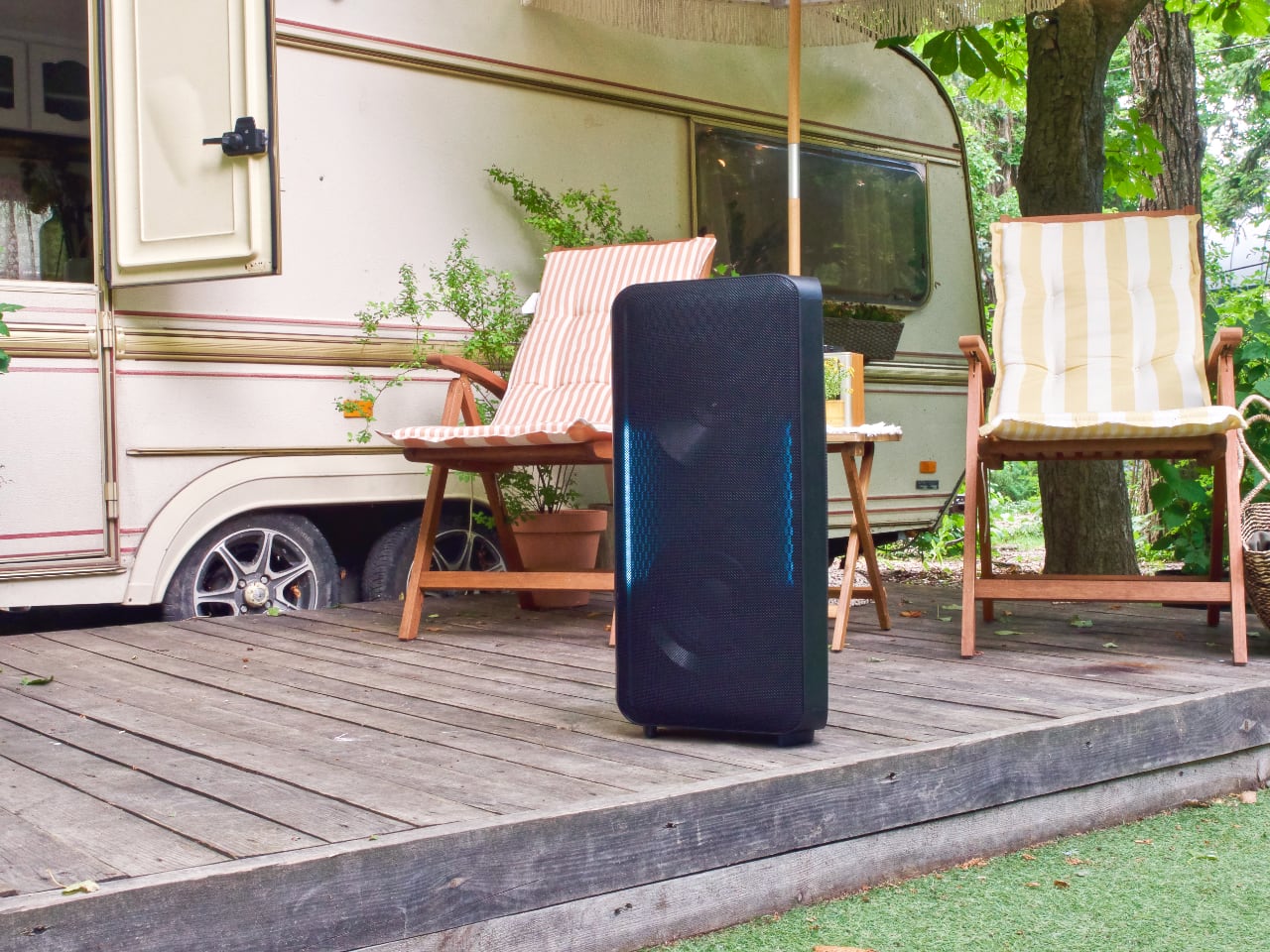 König der Stimmung: Samsung Sound Tower MX-ST50B Hochleistungslautsprechers mit eingebautem Akku und LED-Beleuchtung im Test König der Stimmung: Samsung Sound Tower MX-ST50B Hochleistungslautsprechers mit eingebautem Akku und LED-Beleuchtung im Test