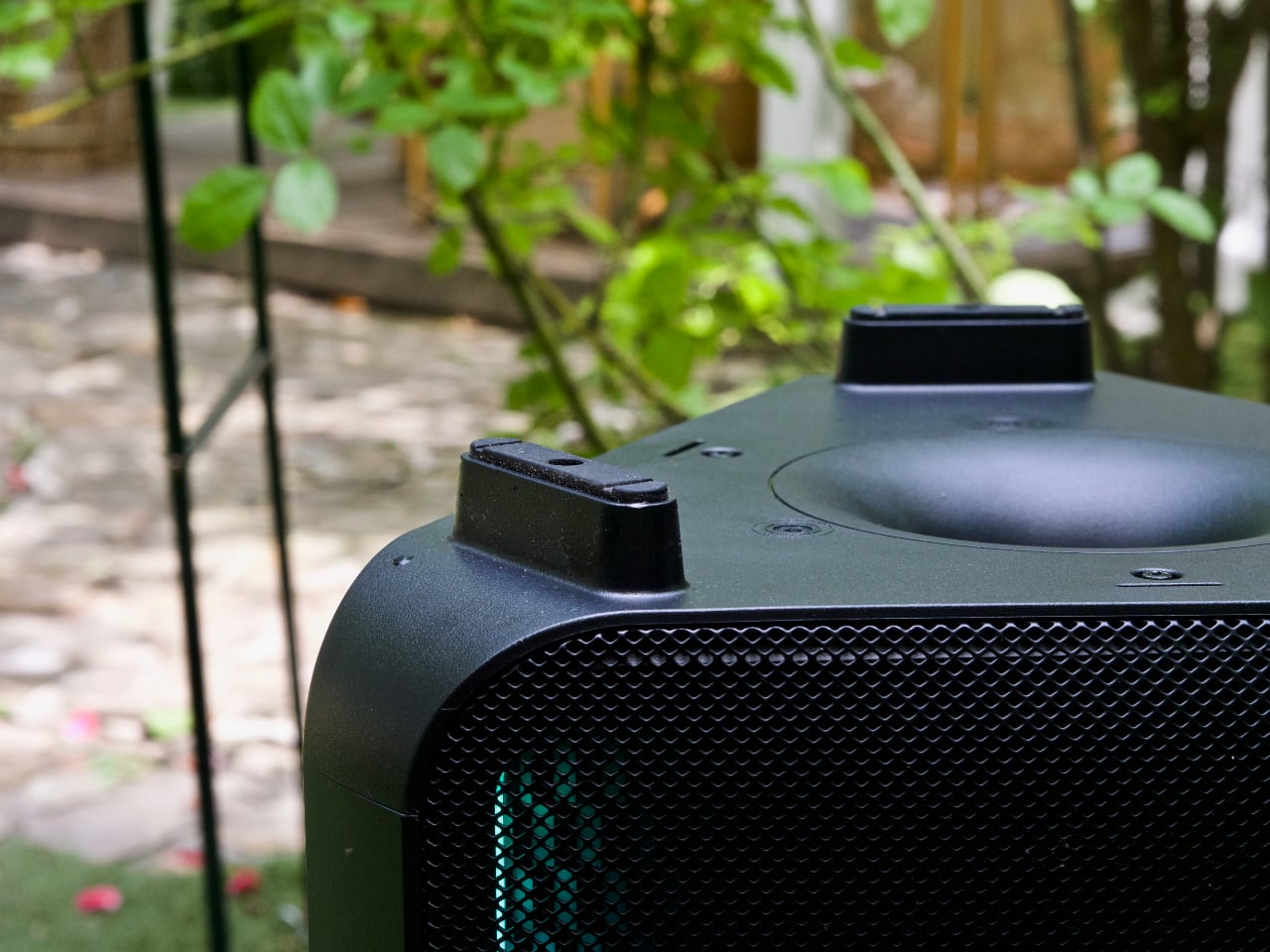 König der Stimmung: Samsung Sound Tower MX-ST50B Hochleistungslautsprechers mit eingebautem Akku und LED-Beleuchtung im Test-32 König der Stimmung: Samsung Sound Tower MX-ST50B Hochleistungslautsprechers mit eingebautem Akku und LED-Beleuchtung im Test-32