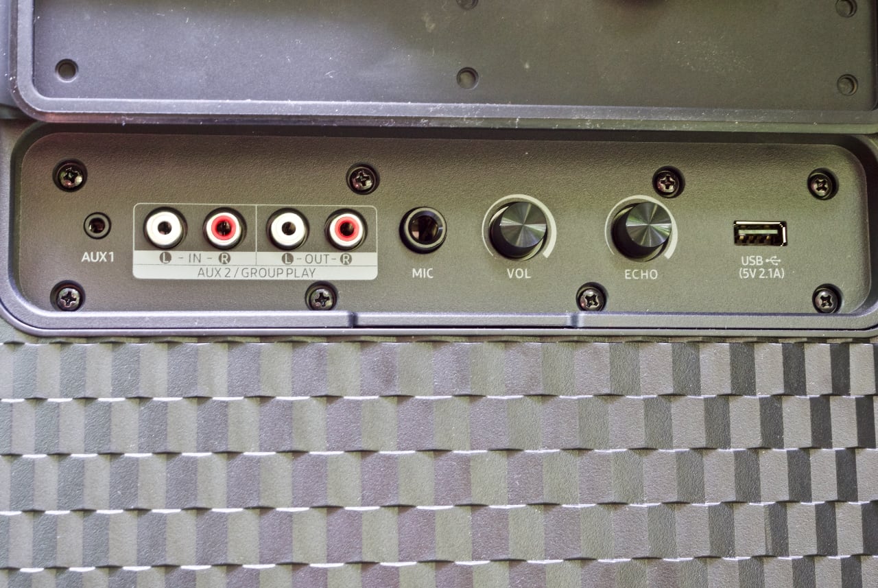 König der Stimmung: Samsung Sound Tower MX-ST50B Hochleistungslautsprechers mit eingebautem Akku und LED-Beleuchtung im Test-42 König der Stimmung: Samsung Sound Tower MX-ST50B Hochleistungslautsprechers mit eingebautem Akku und LED-Beleuchtung im Test-42