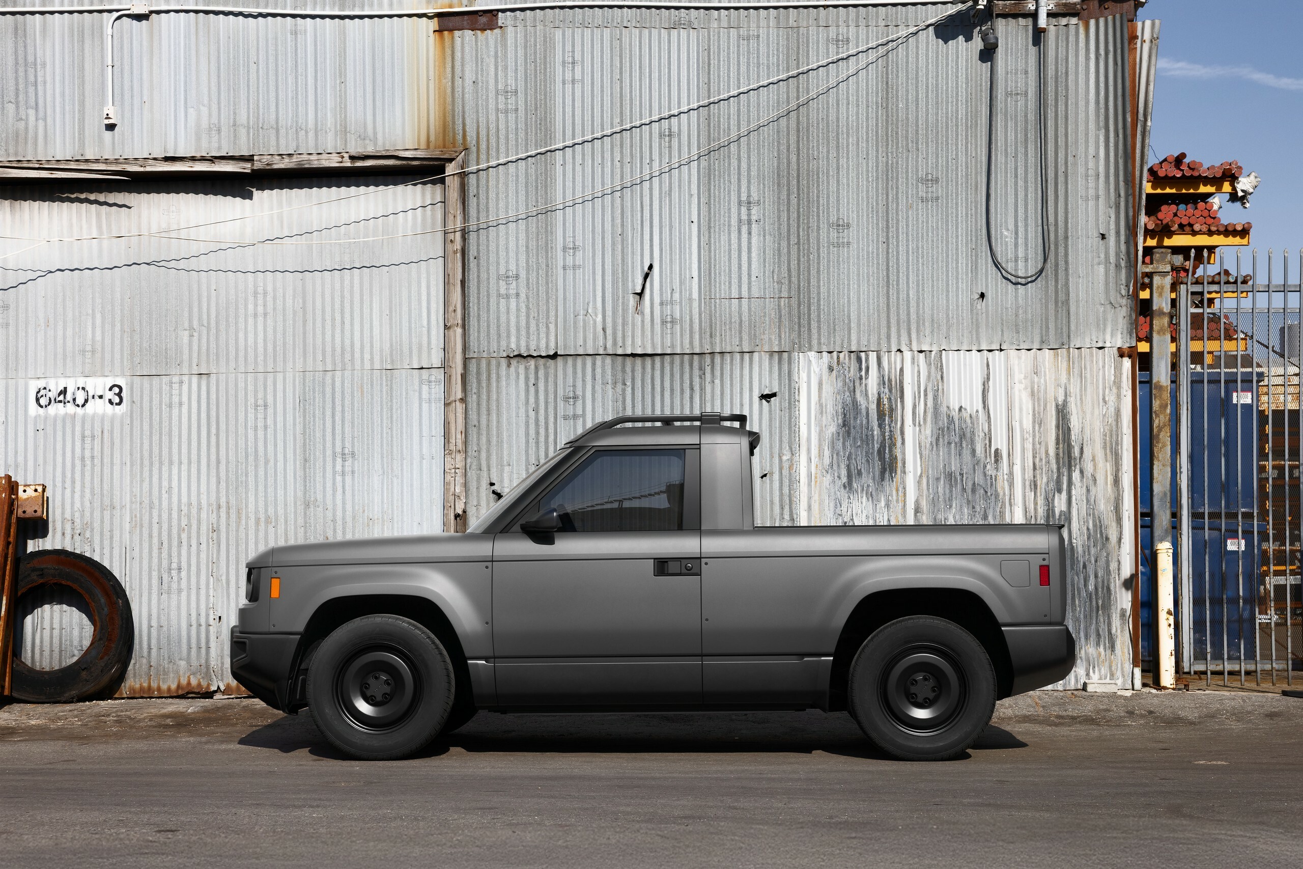 Seitenansicht des Slate-Elektro-Pickup-Trucks Seitenansicht des Slate-Elektro-Pickup-Trucks