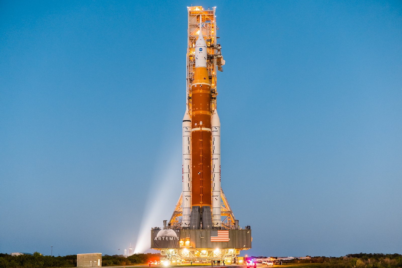 Die NASA wird diese Woche eine Rakete des Space Launch Systems zur Startrampe schicken, der Start ist für den 14. November geplant. Die NASA wird diese Woche eine Rakete des Space Launch Systems zur Startrampe schicken, der Start ist für den 14. November geplant.