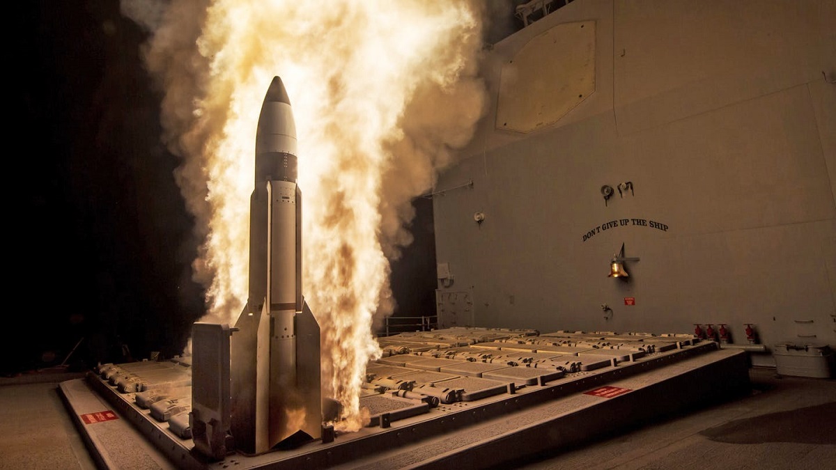 Start der SM-3-Raketenabwehrrakete von der MK.41-Werfereinheit Start der SM-3-Raketenabwehrrakete von der MK.41-Werfereinheit