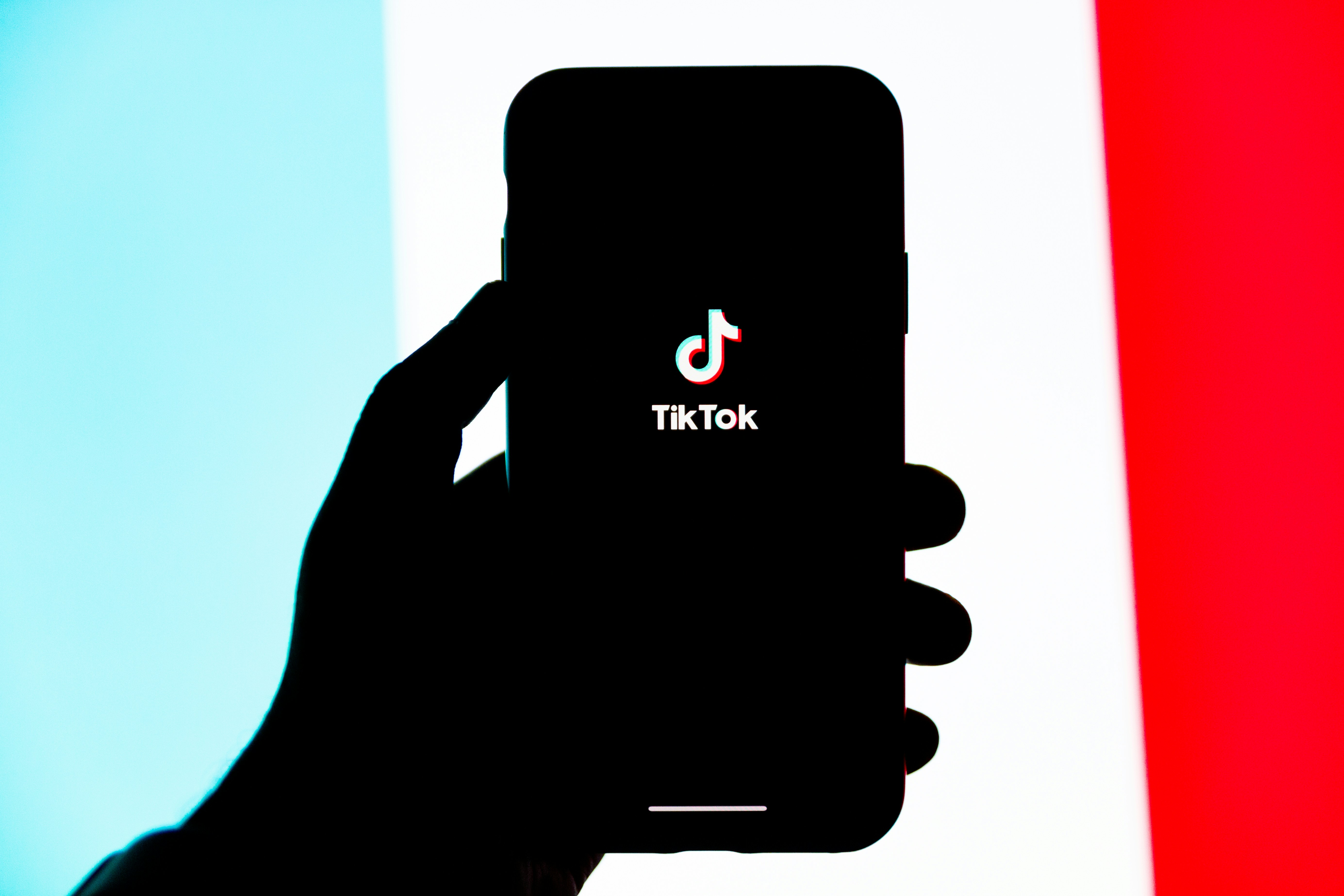 Universal Music hat TikTok vorgeworfen, Musiker unter Druck zu setzen und damit zu drohen, sie durch künstliche Intelligenz zu ersetzen Universal Music hat TikTok vorgeworfen, Musiker unter Druck zu setzen und damit zu drohen, sie durch künstliche Intelligenz zu ersetzen