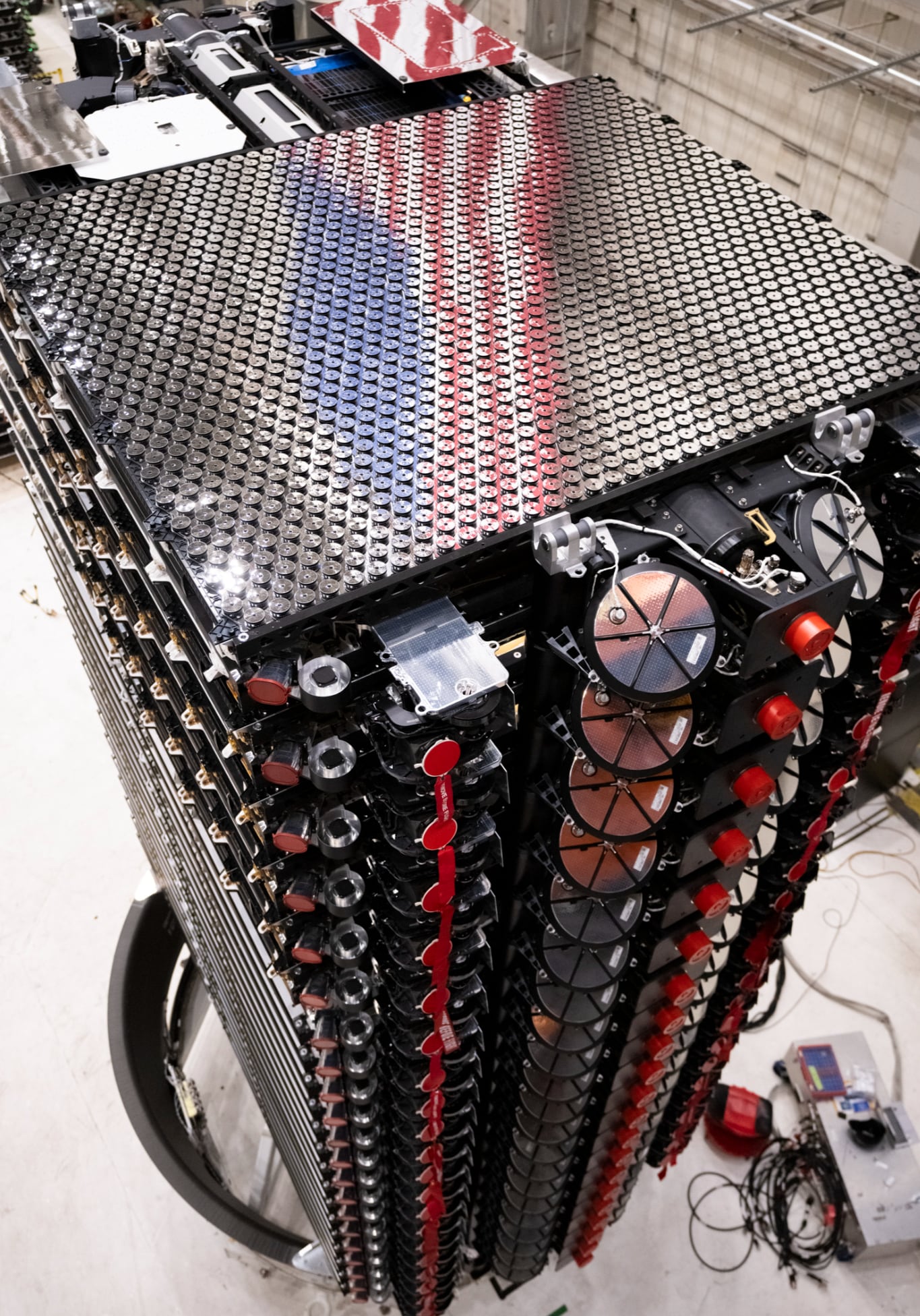Sechs Direct-to-Cell-Satelliten vor dem Start Sechs Direct-to-Cell-Satelliten vor dem Start