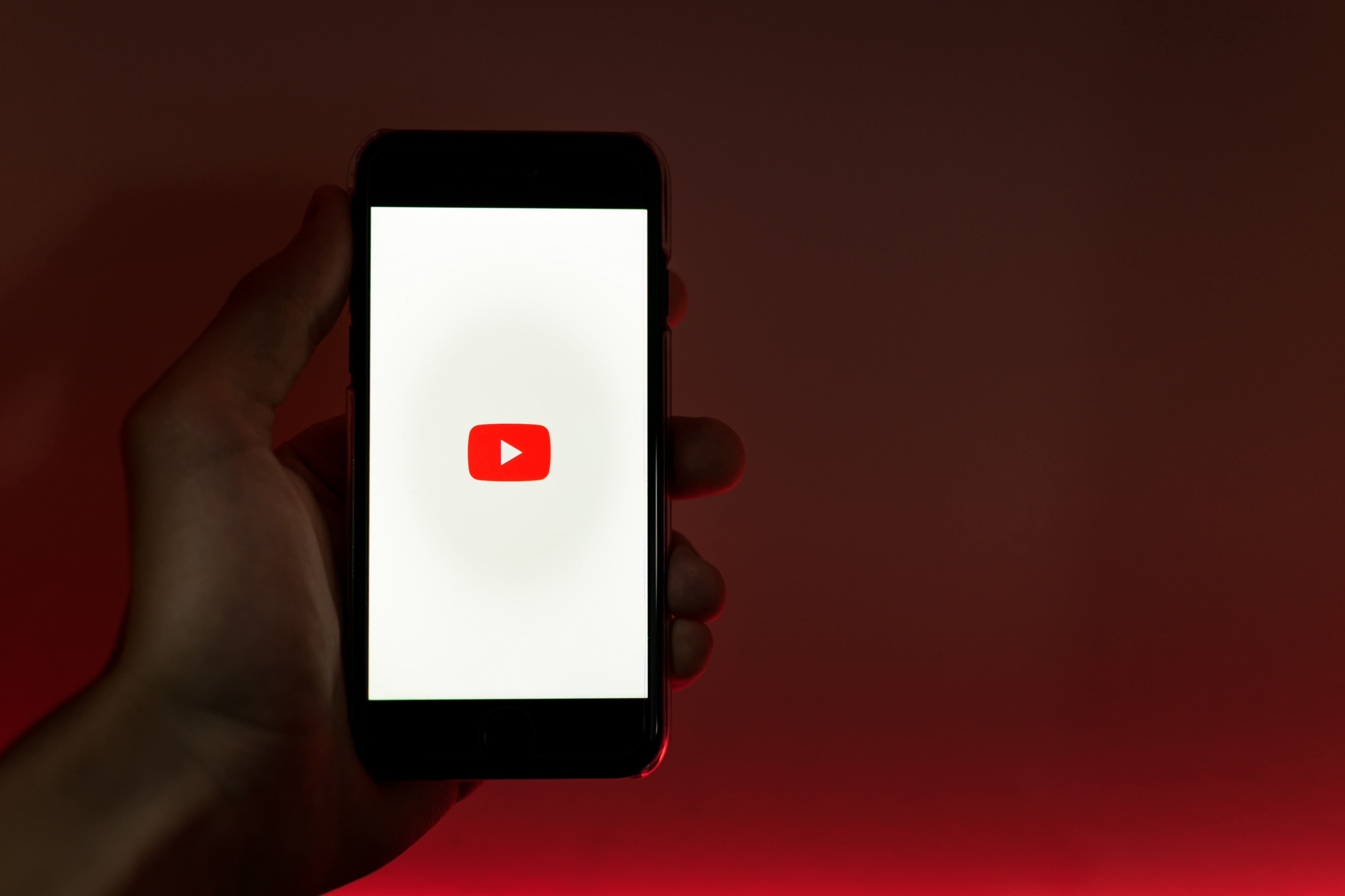 YouTube könnte ein KI-Tool einführen, das die Stimmen von Musikern nachahmt YouTube könnte ein KI-Tool einführen, das die Stimmen von Musikern nachahmt