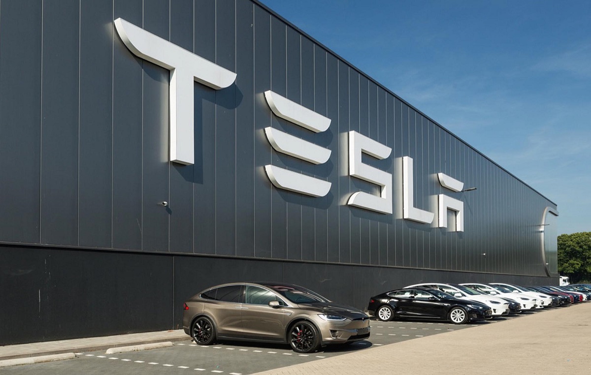 Tesla sieht sich strafrechtlichen Anklagen wegen Unfällen mit Fahrerassistenzsystemen gegenüber