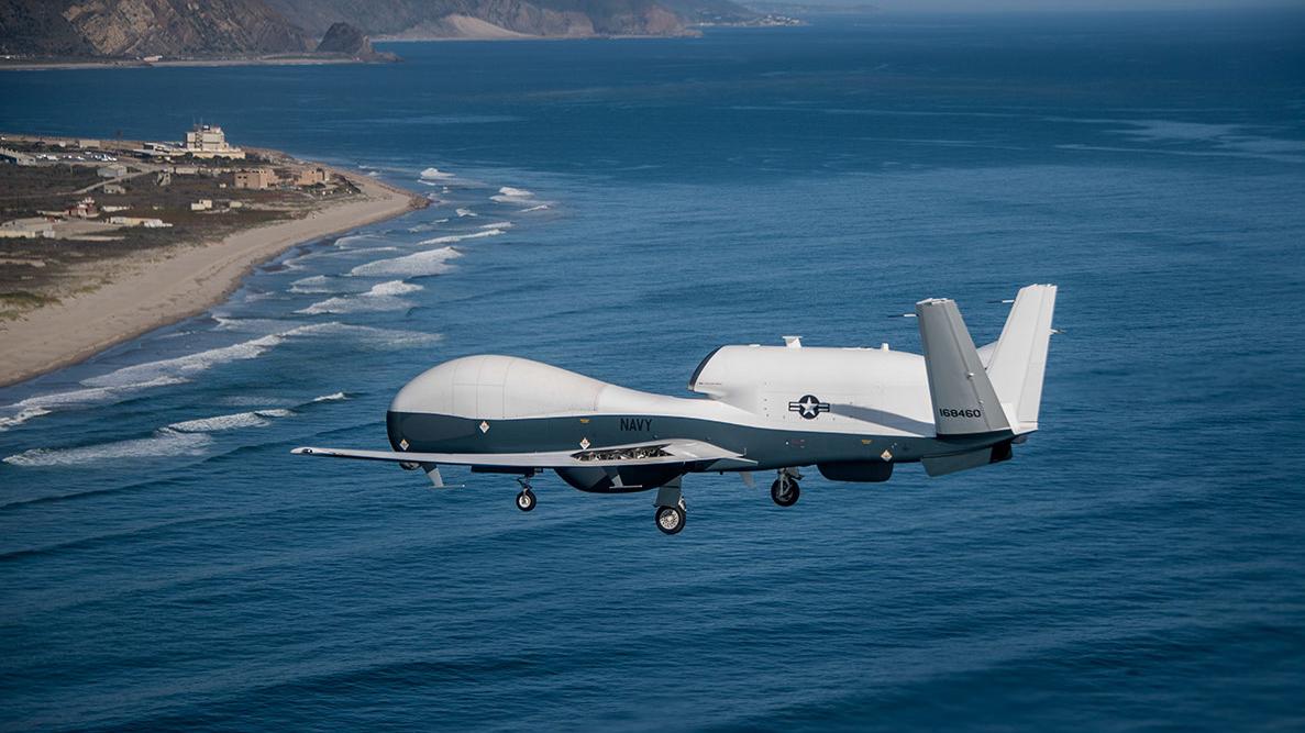 Northrop Grumman hat bekannt gegeben, dass die an die US-Marine gelieferten MQ-4C Triton-Aufklärungsdrohnen die erste Einsatzfähigkeit für den Northrop Grumman hat bekannt gegeben, dass die an die US-Marine gelieferten MQ-4C Triton-Aufklärungsdrohnen die erste Einsatzfähigkeit für den