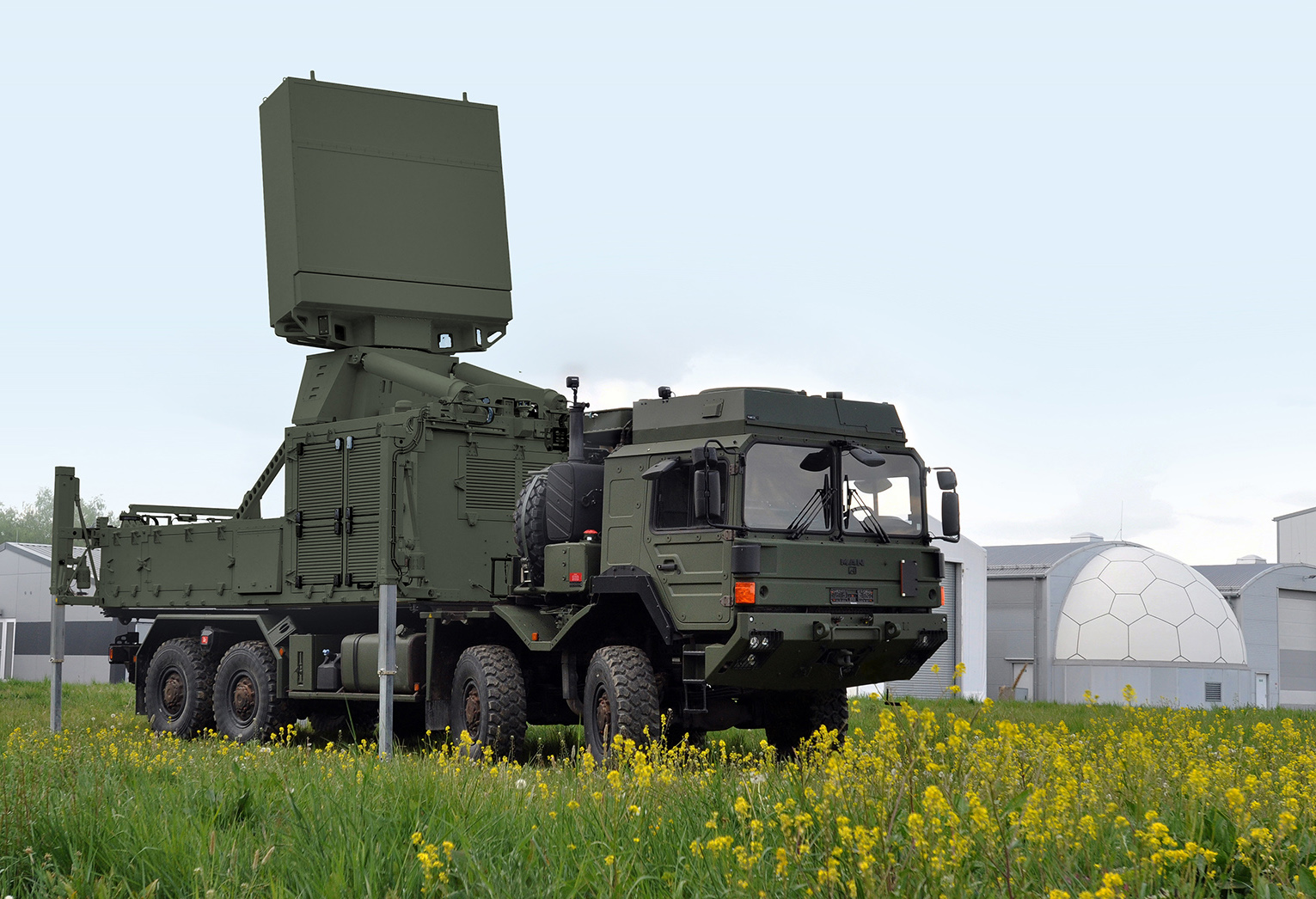 Deutschland liefert das erste Hensoldt TRML-4D Radar für IRIS-T SLM an die Ukraine Deutschland liefert das erste Hensoldt TRML-4D Radar für IRIS-T SLM an die Ukraine