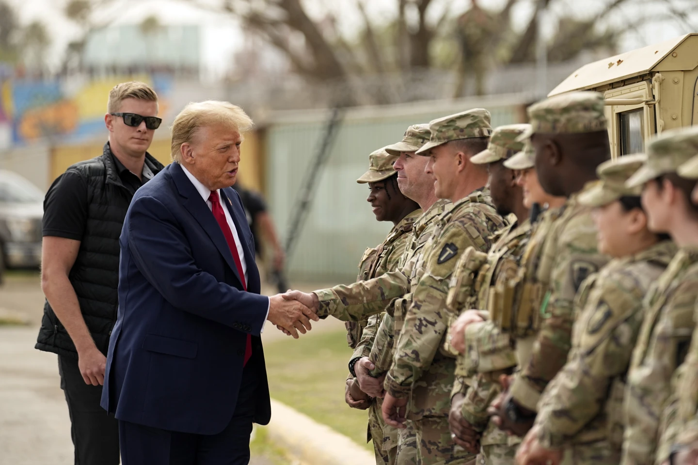 US-Präsident Donald Trump und Mitglieder der Nationalgarde