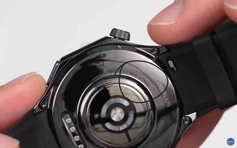 So sieht der Albtraum eines Perfektionisten aus. Quelle: Reddit Ein Tippfehler auf der OnePlus Watch 3