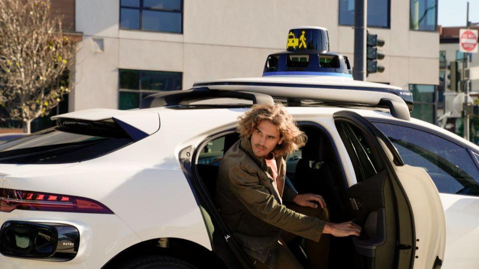Waymo hat ein visuelles Kommunikationssystem für unbemannte Autos mit Menschen entwickelt