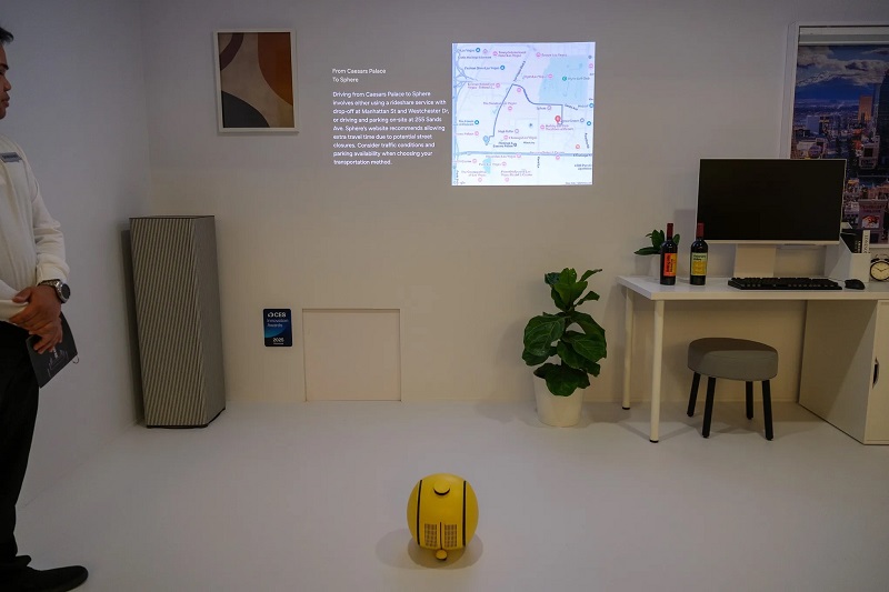 Ballie, der Roboterassistent, in Aktion. Ballie, der Roboterassistent, in Aktion.
